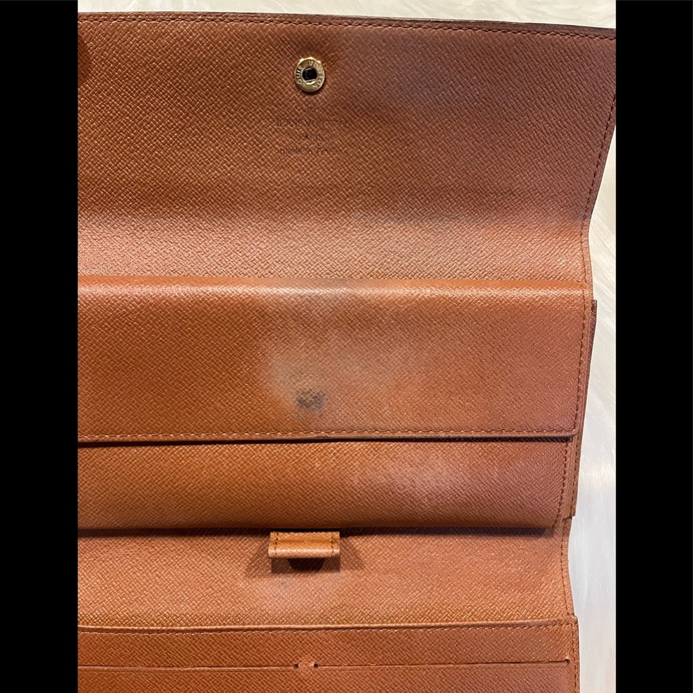 Louis Vuitton Monogram International Wallet - Picture 10 of 15